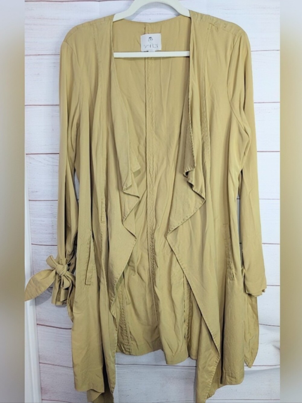 Nwot Eliane Rose Beautiful 😍 gold 🪙 colour Spring/Fall Jacket Size Large